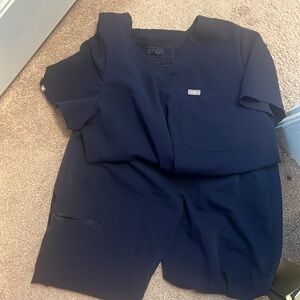 Medium fig top and medium tall fig bottle